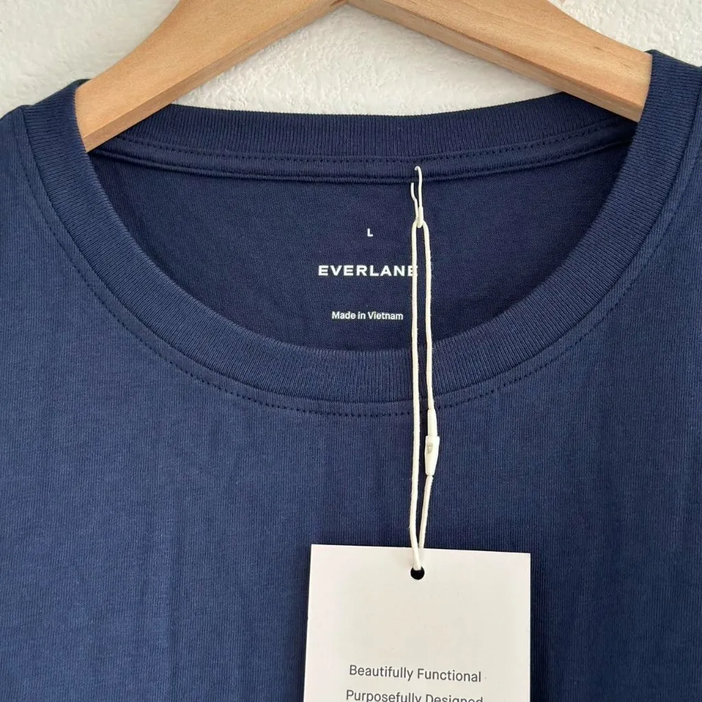 Everlane The Box Cut Tee in Essential Cotton in Navy with Pocket, Size Large - Image 6