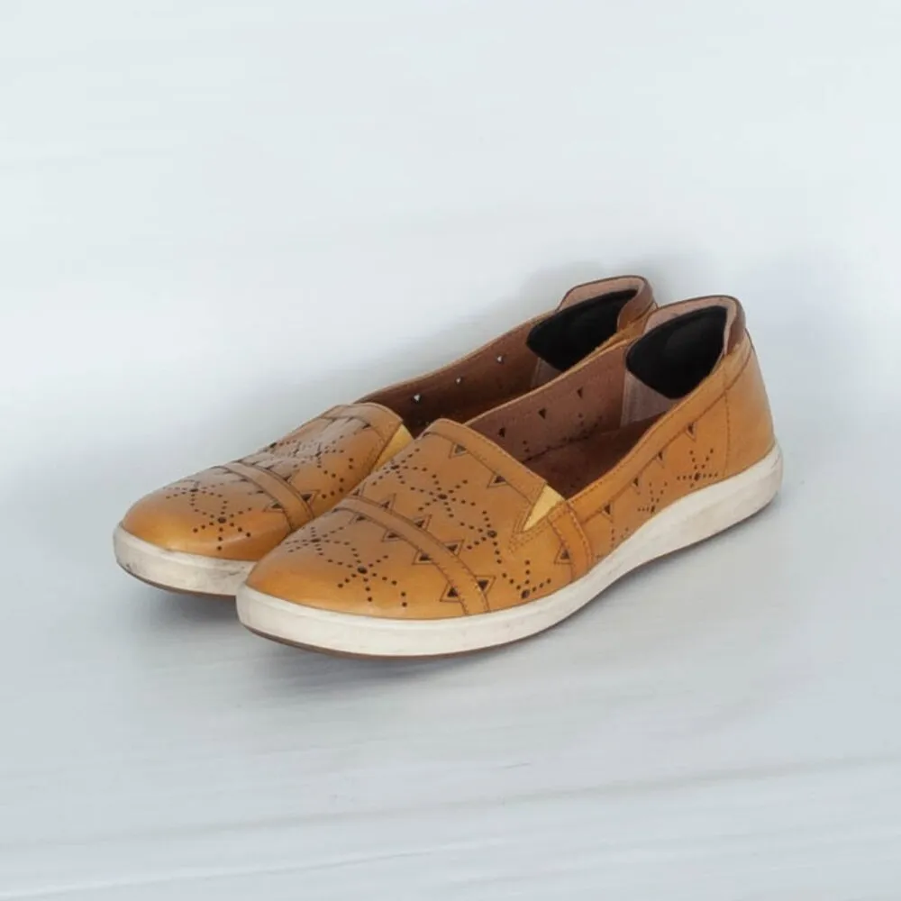 Cobb Hill Bailee Slip On Leather Loafers in Sweet Corn Womens Size‎ 7.5 Gold - Image 4