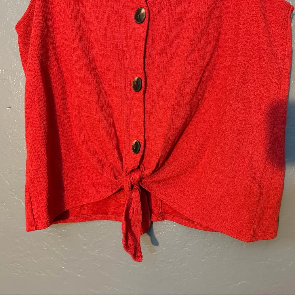 Old Navy Red Tie-Front Tank Top Size Large - Image 2