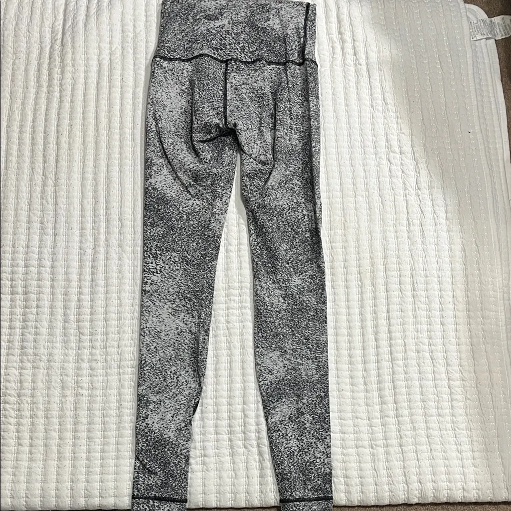 lululemon athletica Gray Patterned Leggings - Image 3
