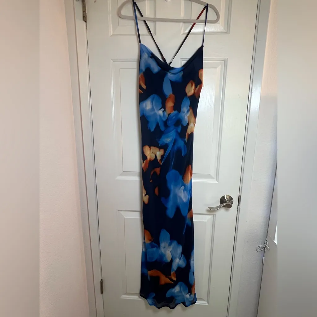 Women Blue and Orange Floral Maxi Dress Size Medium - Image 3