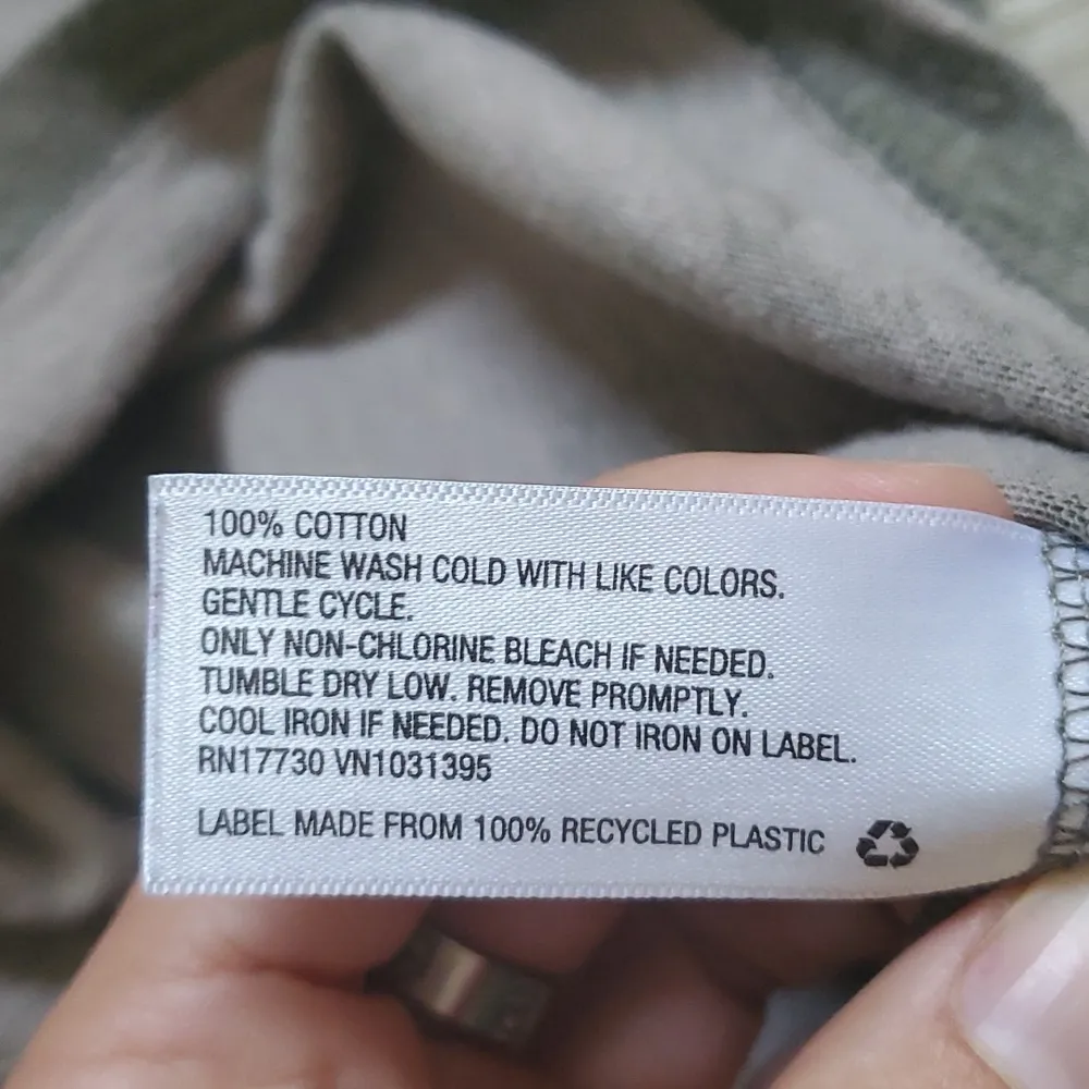 Universal Thread Camo Front Pocket V-Neck Short Sleeve T-Shirt - Image 10