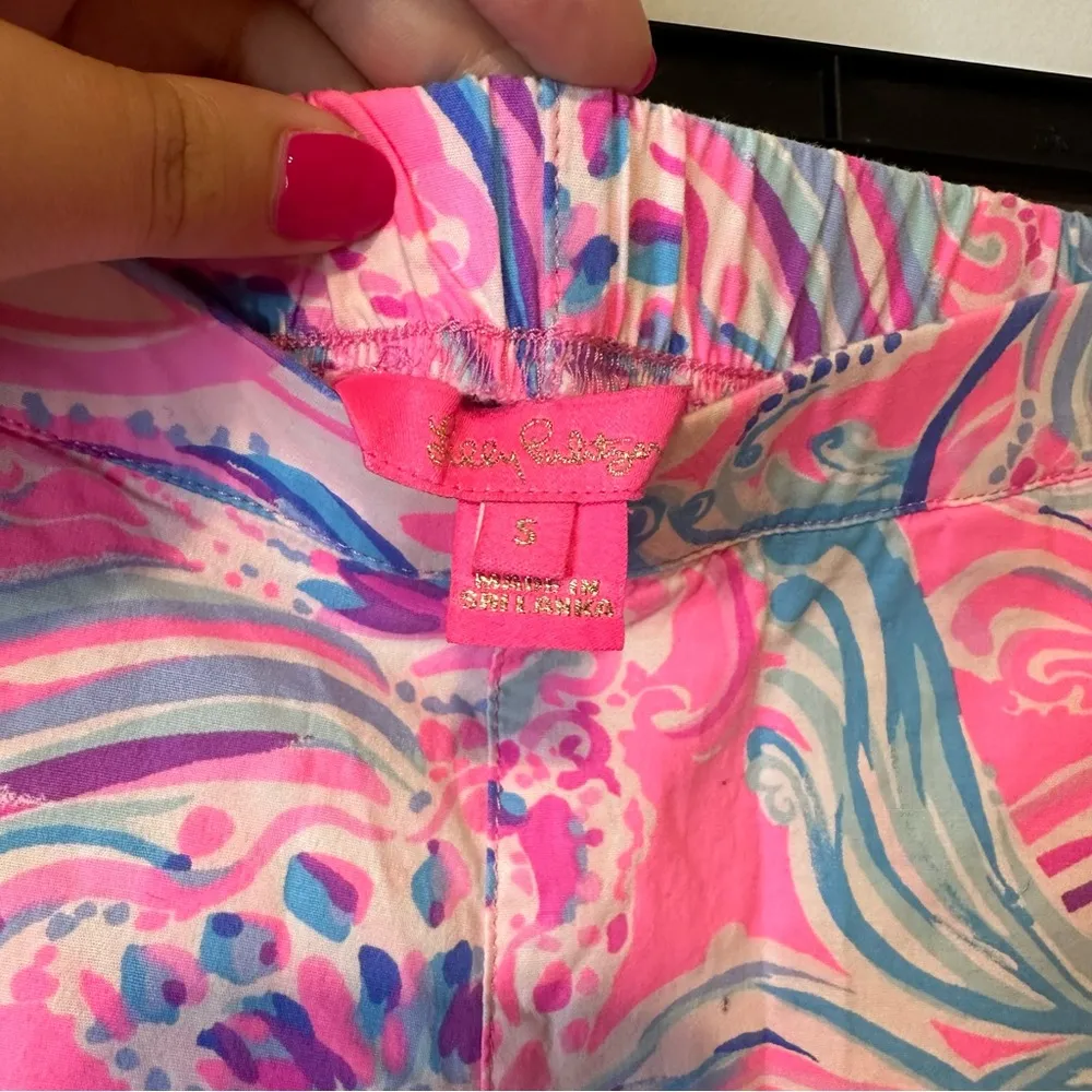 lilly pulitzer don’t be jelly ocean view shorts size small - Image 2