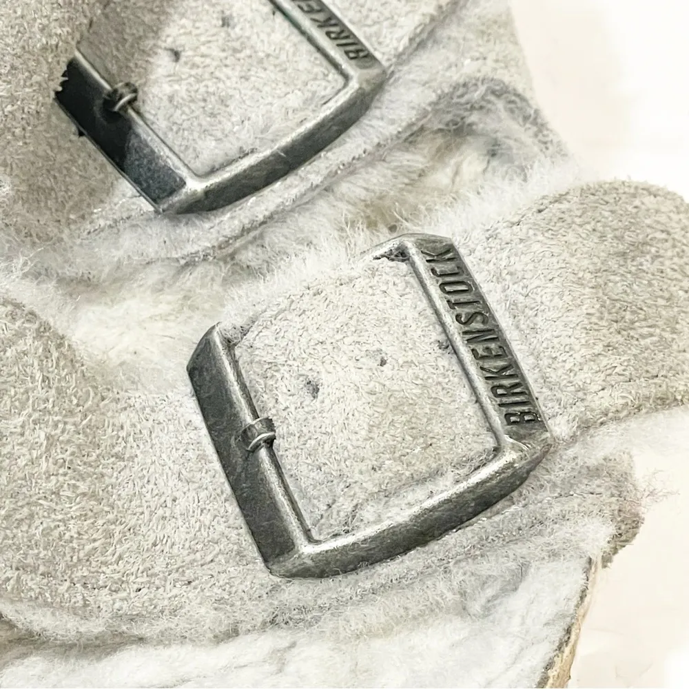 BIRKENSTOCK Arizona Women’s Size 7 Shearling Taupe Grey Suede Buckle Sandal - Image 3