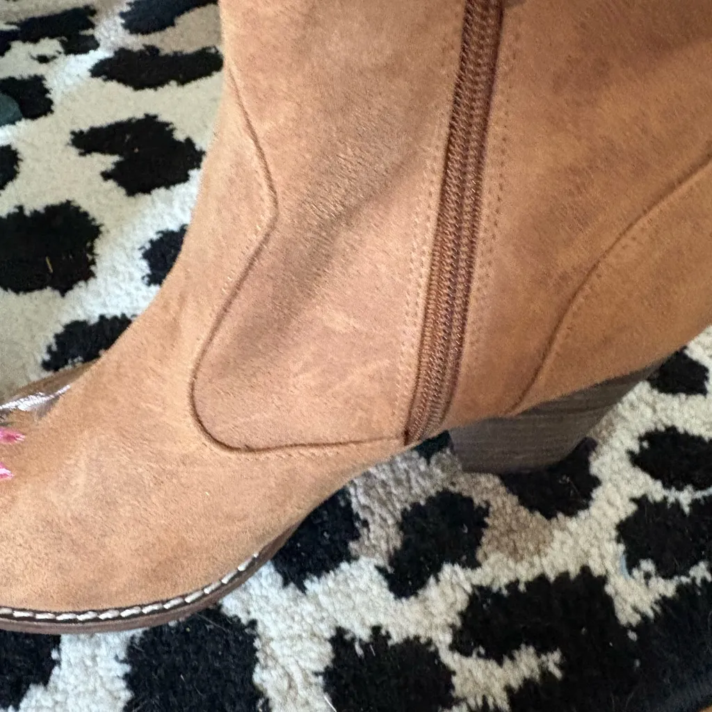 Diba Tan Ankle Boots with Floral Embroidery Size 7.5 - Image 9