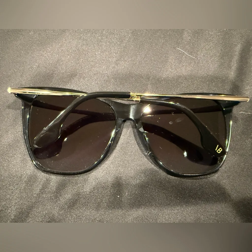 Victoria Beckham VB636S Sunglasses Black with Silver Hardware FULL INCLUSION - Image 6