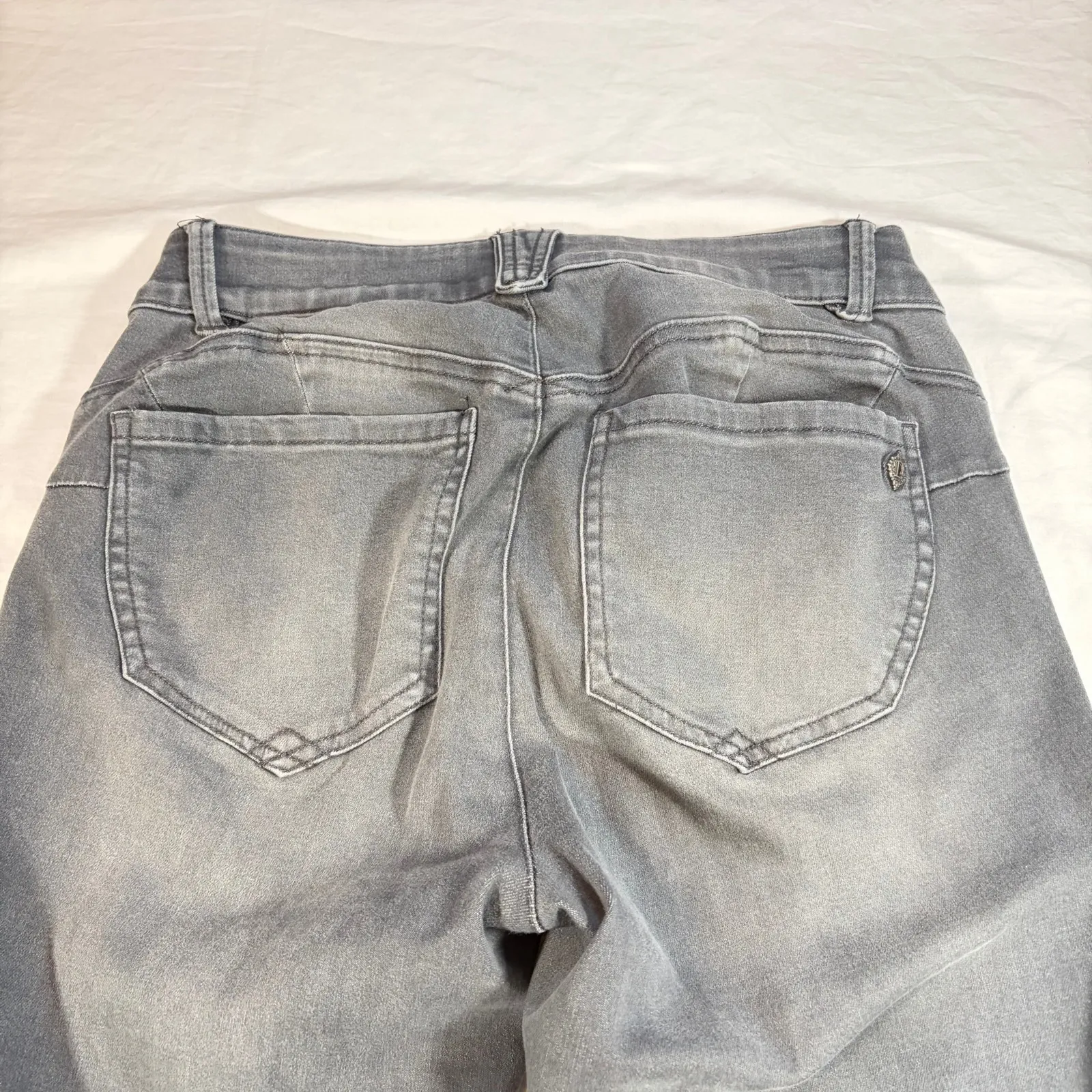 Democracy womens gray skinny jeans.  Size 4. denim, "Ab" solution - Image 2