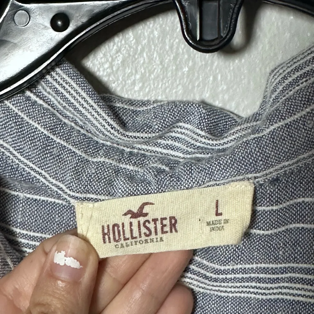 Hollister Women Gray Stripes‎ Sleeveless Button Down Shirt size L. - Image 4