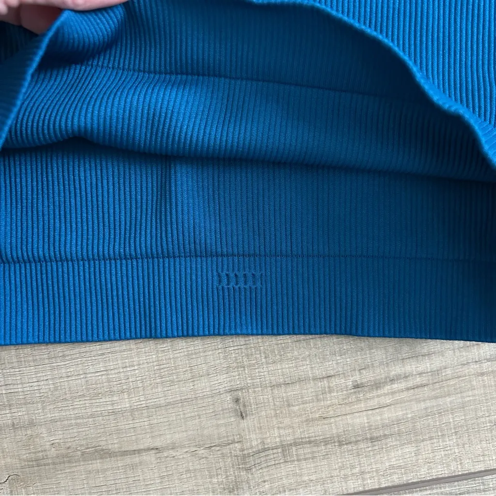 Athleta Aurora Ribbed Seamless Short Sleeve Crop Top Royal Blue M - Image 5