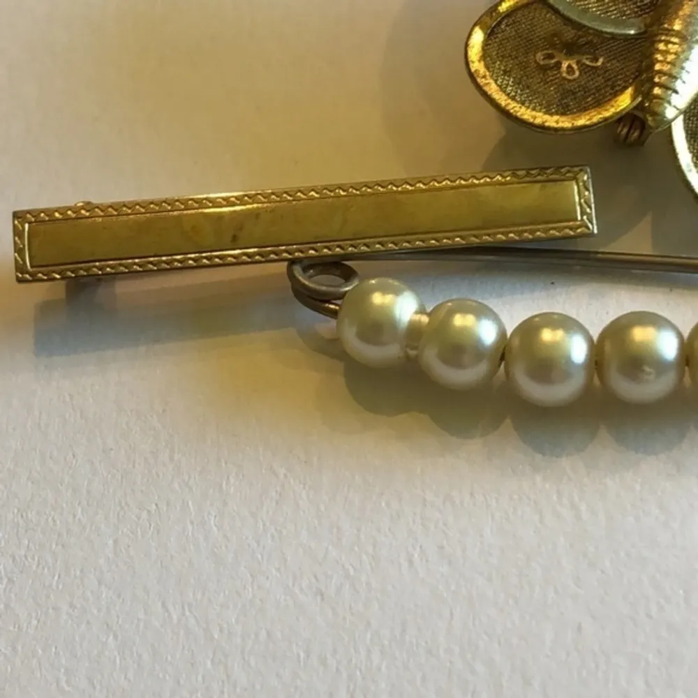 Vintage Gold Tone Brooch Pin Set Mesh Butterfly Faux Pearl Safety Pin Bar Brooch - Image 3