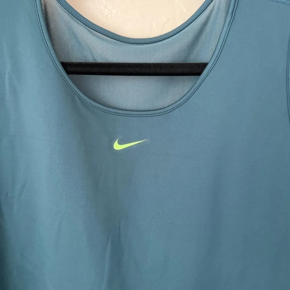 NWT Nike Tight fit crop tank top▪️size 3X - Image 3