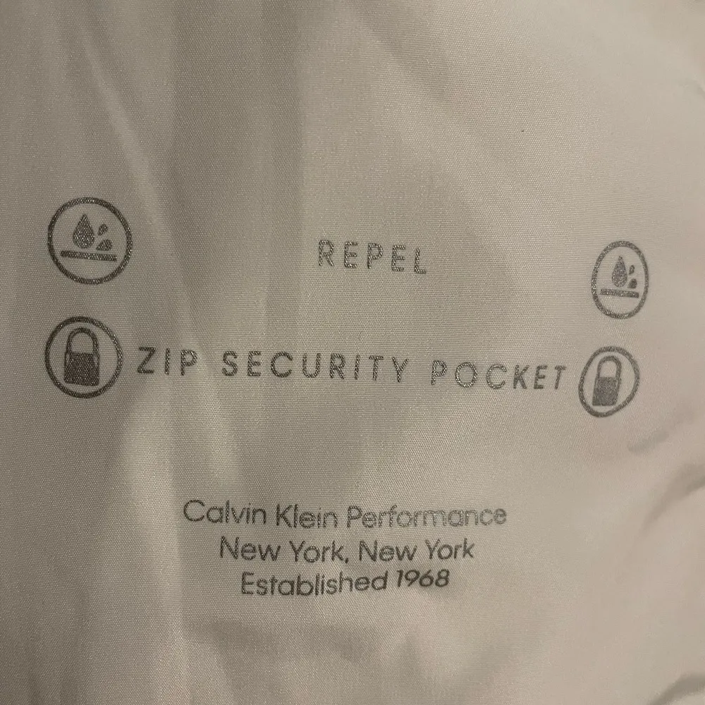 NWOT Calvin Klein Puffer Vest Hooded Jacket Black Accent Size XL - Image 5