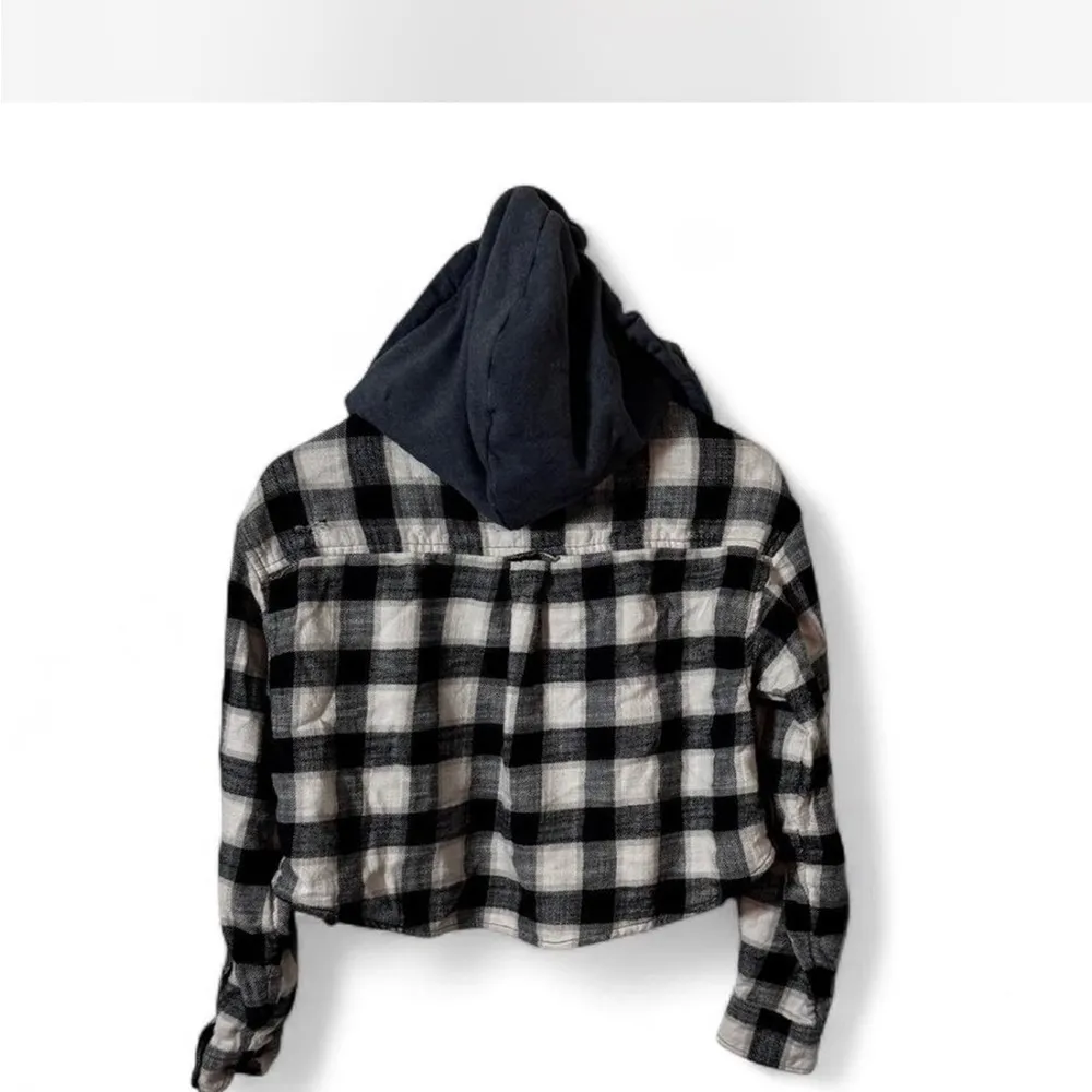 American Eagle AE Cozy Cabin Cropped Distressed Flannel Oversized Button Up | XS - Image 3