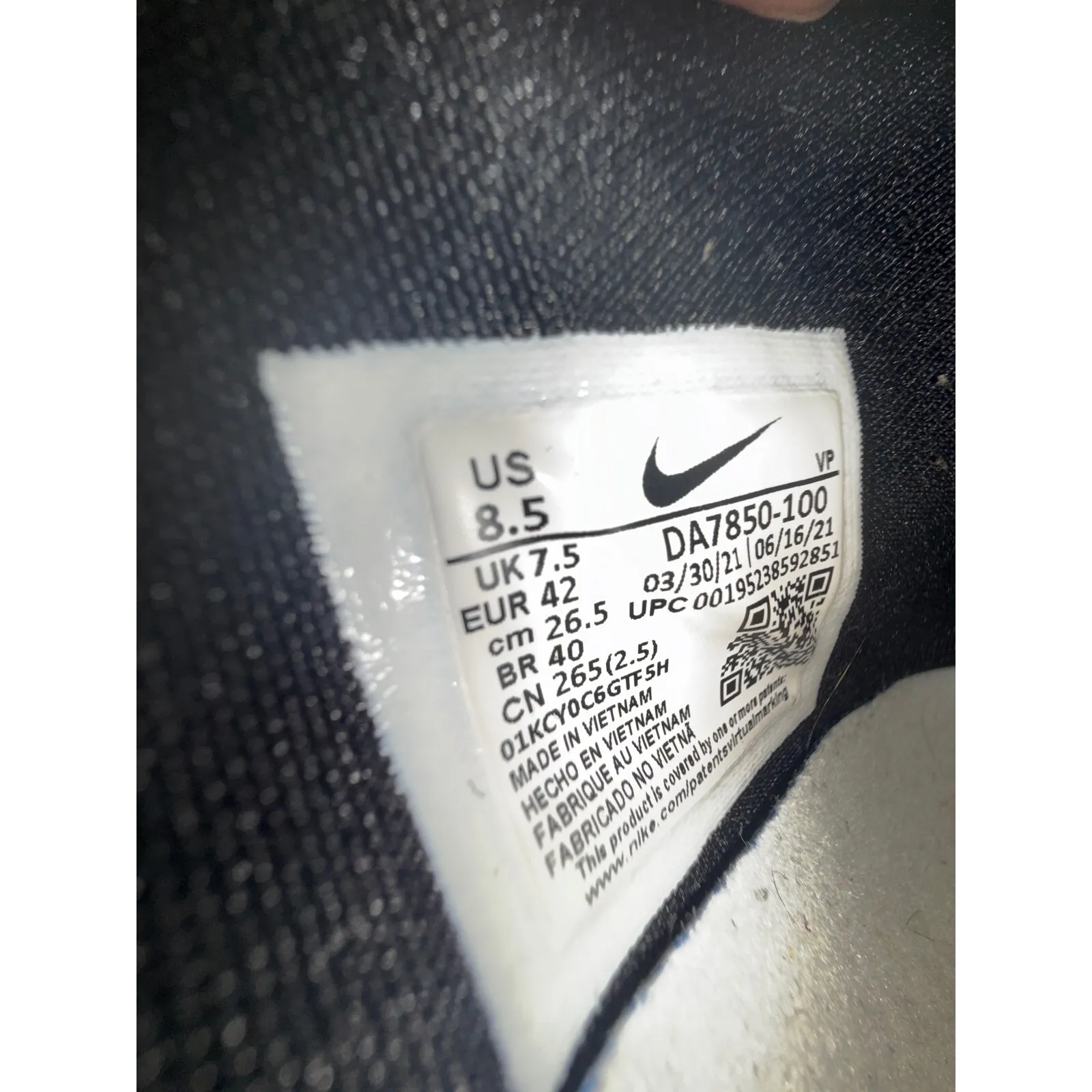 KD Nike Basketball Shoes Athletic Sneakers High Perform Black White Like New - Image 6