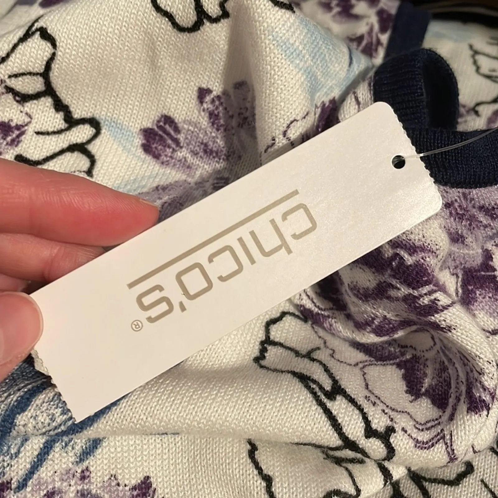 Chicos White Blue & Purple Floral Print Sleeveless Top Womens M Sweater Knit - Image 10