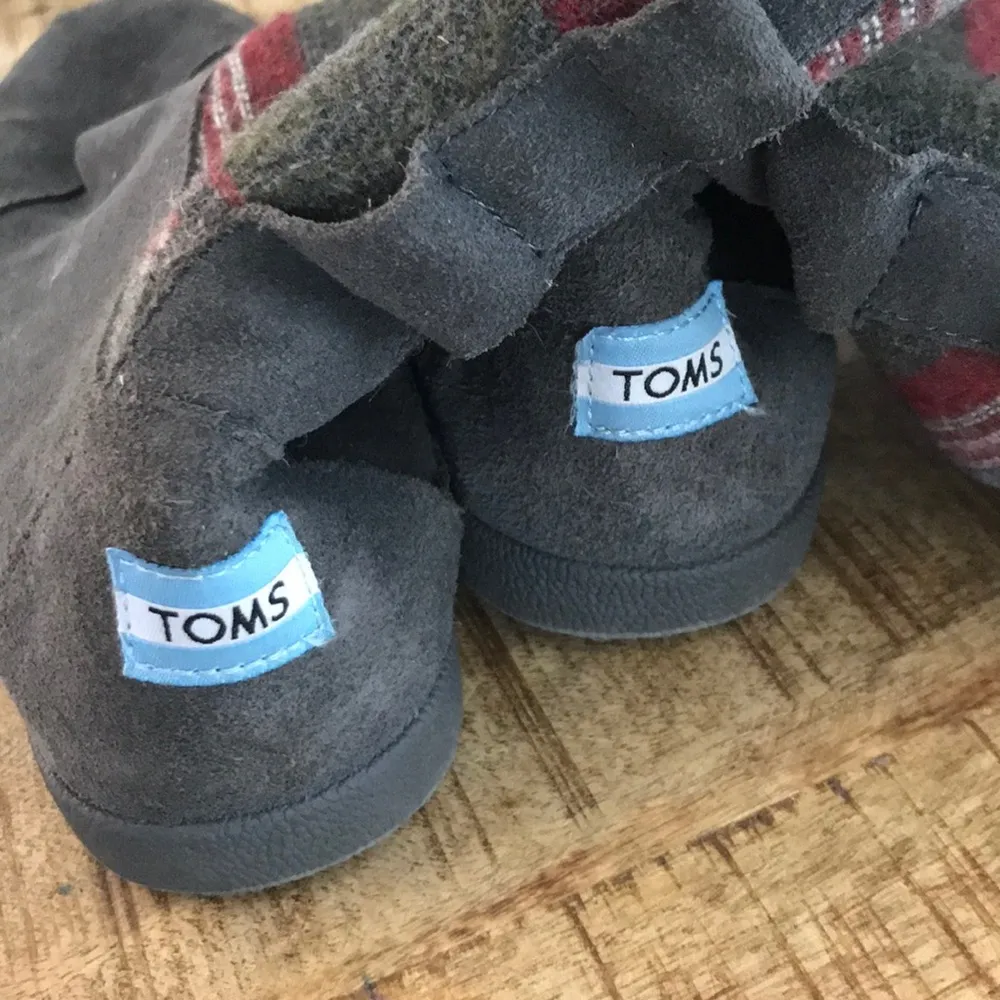 Toms winter boots size 7 - Image 2
