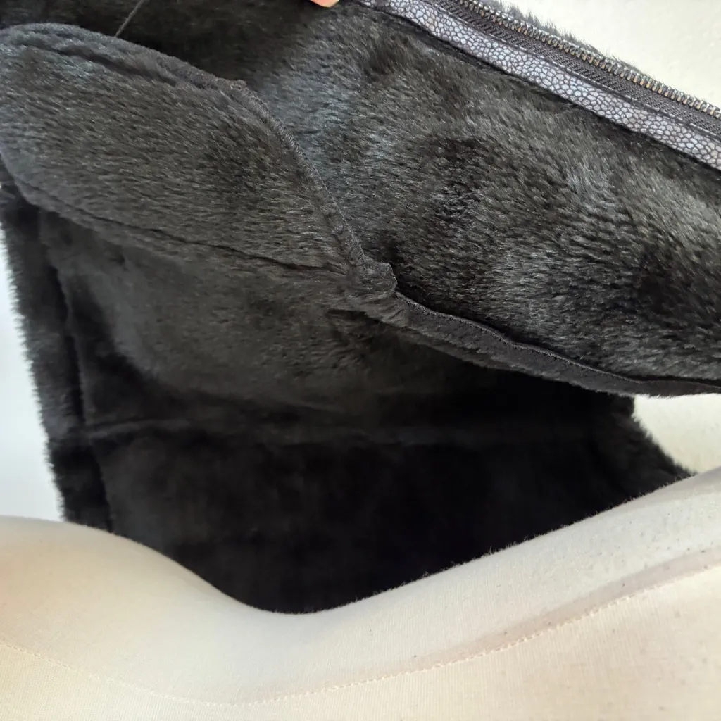 Solid Black Faux Fur Trim Vest - Image 2