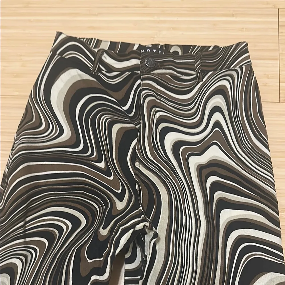 Zoven Flare Trouser In 70'S Ripple - Image 4