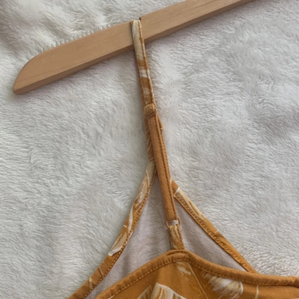 H&M Leaf Print Tank Bodysuit Size Medium - Image 7