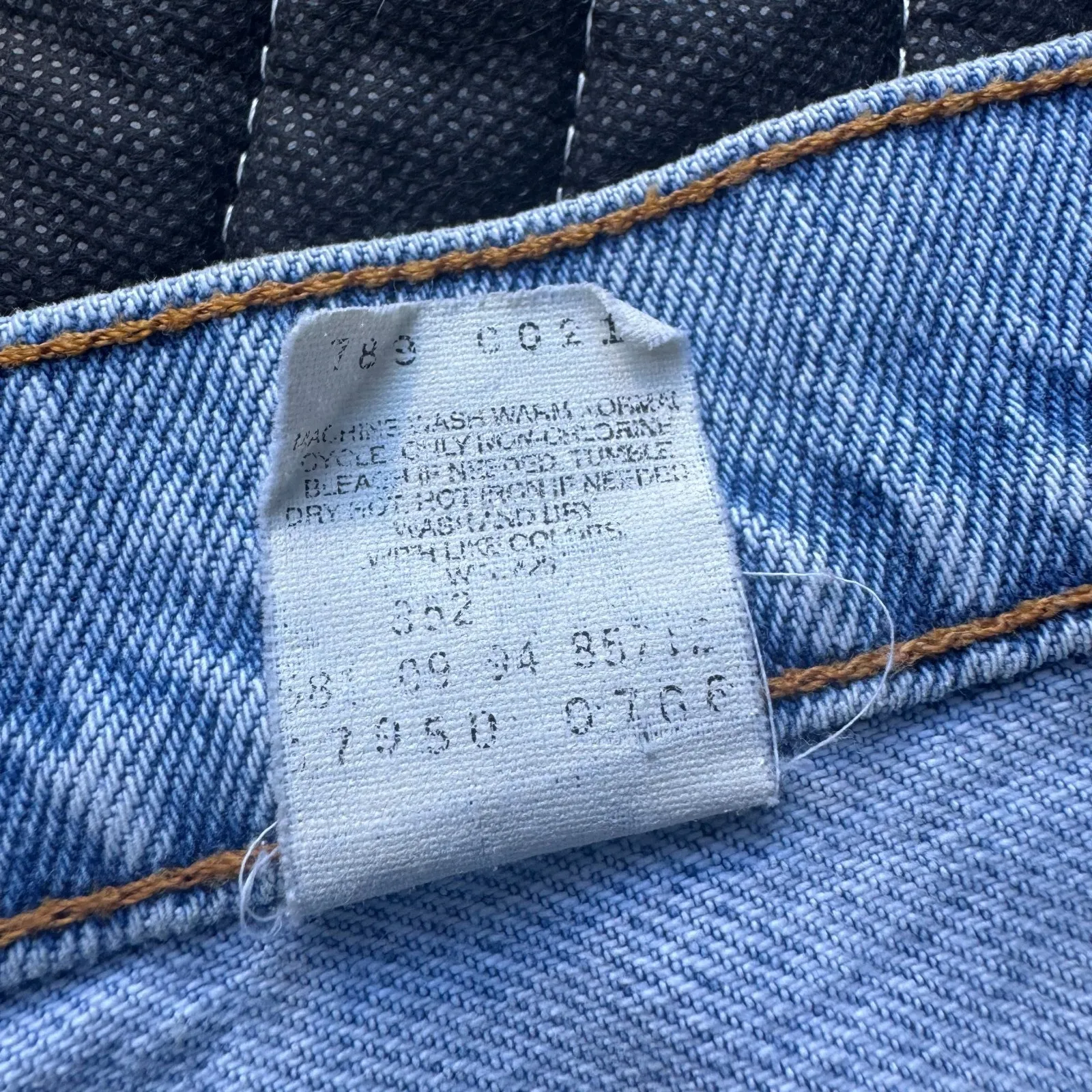 Vintage Levi’s 950 Women’s Blue Jeans 7 MED USA Made Relaxed Fit Tapered Leg - Image 14