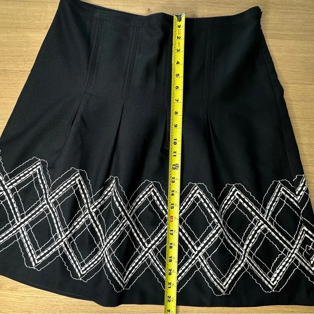 Ann Taylor LOFT A-Line Skirt Sz 8 Black w/ White Embroidery, Pleated Body - Image 6