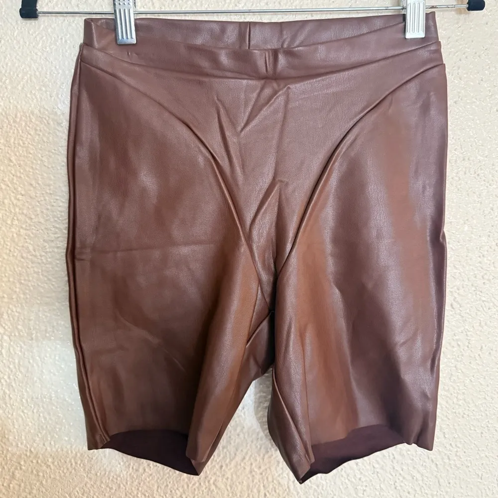 Skims faux leather biker short cocoa color size S NWT - Image 6