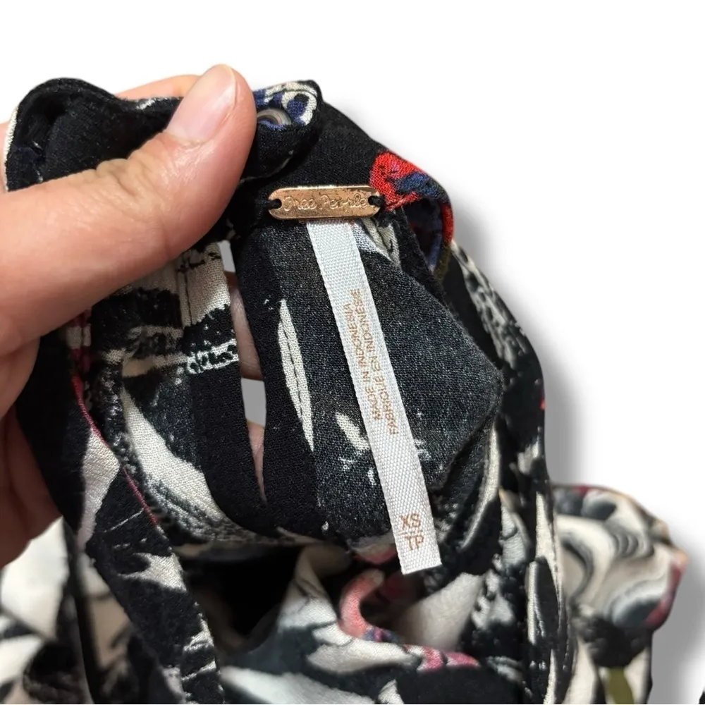 Free People Black White Red Drift Away Cold Shoulder Tunic Top - Size XSmall - Image 9