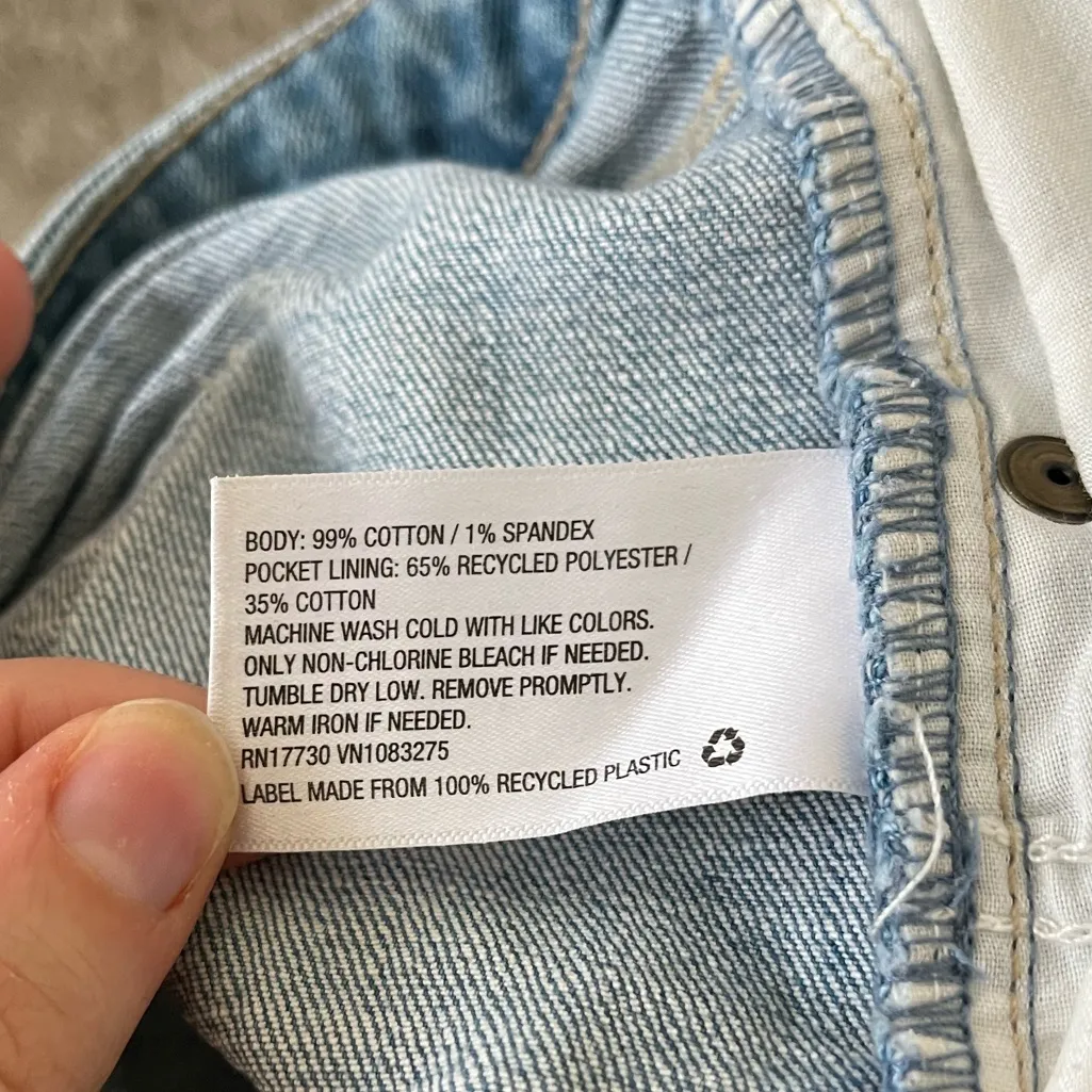 Universal Thread Medium Light Boyfriend Distressed Midrise Crop Women’s Size 16 - Image 11