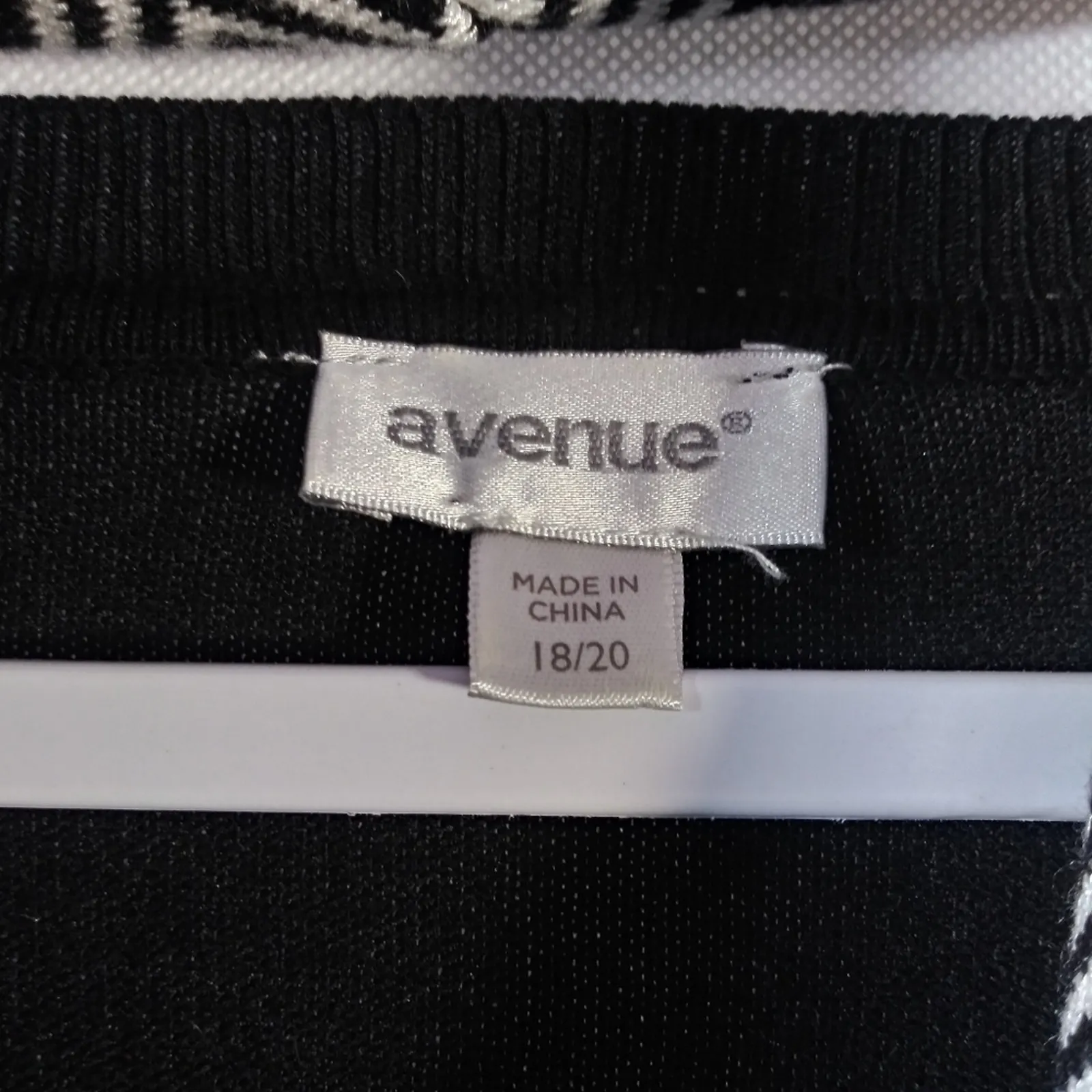 Avenue Black Geometric Print Sweater With Matching Scarf Size 18/20 - Image 8