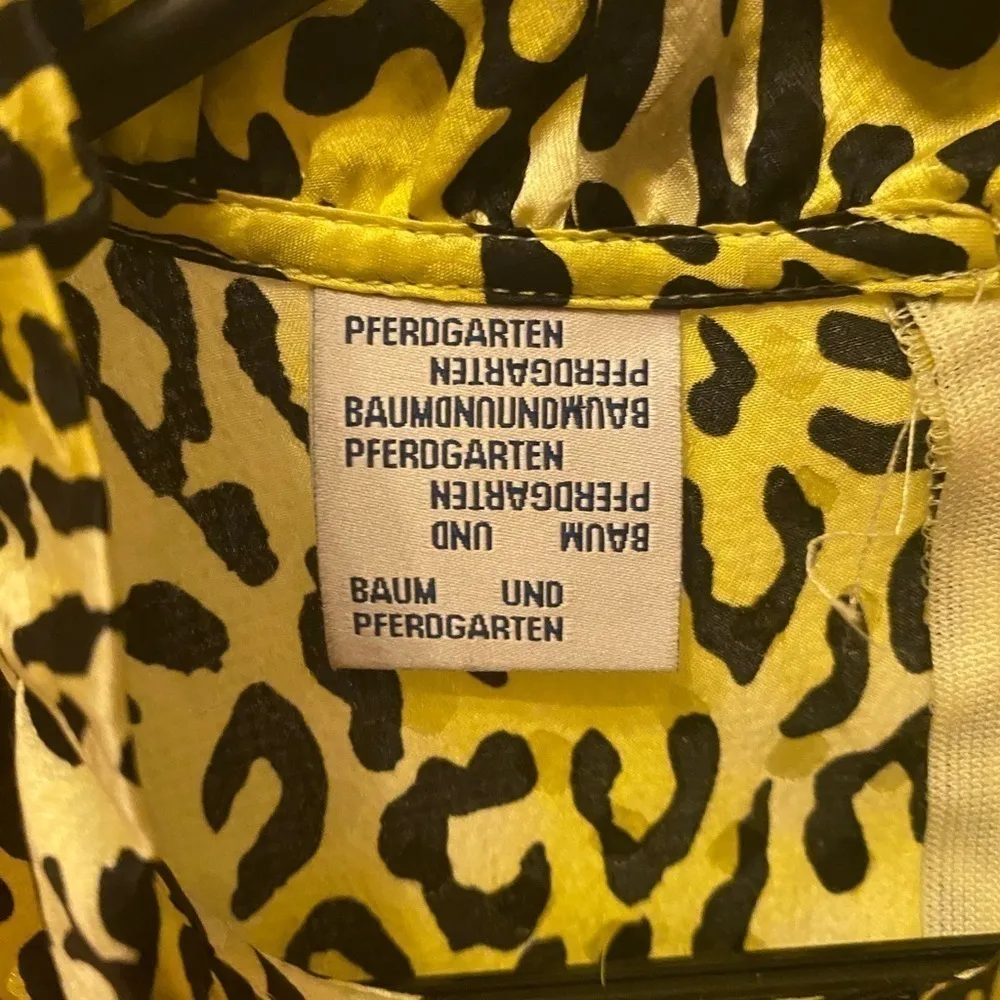BAUM UND PFERDGARTEN YELLOW ANIMAL PRINT SILK DRESS Black Size M petite - Image 2