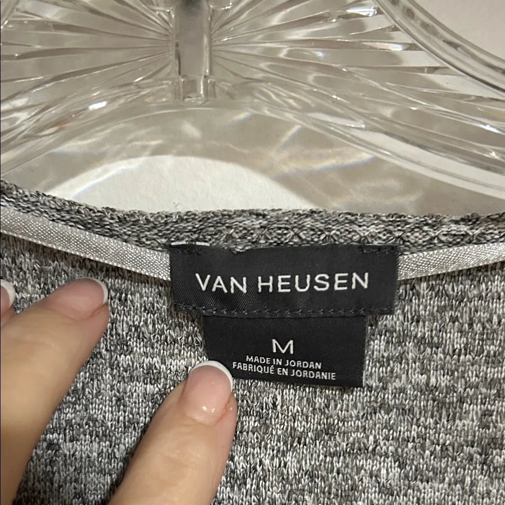 Van Heusen Gray Women's Sweater Cardigan EUC - Image 2