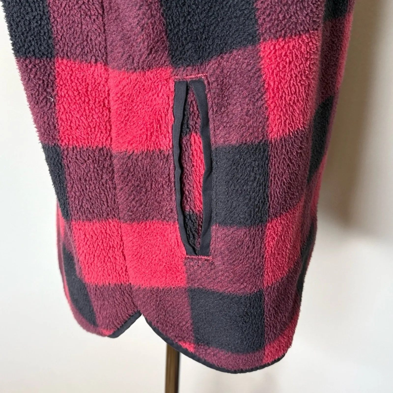 Abercrombie & Fitch Red and Black Fleece Jacket - Image 6