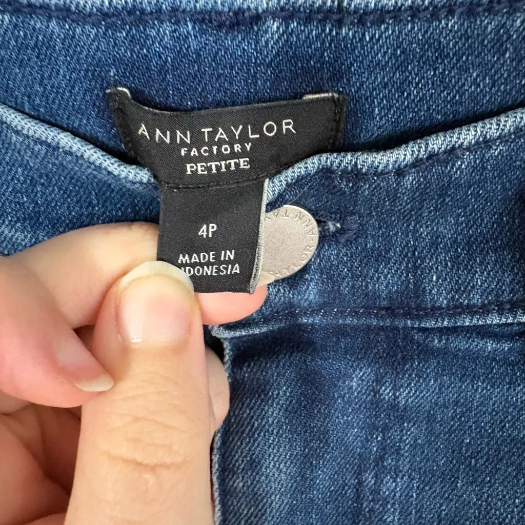 Ann Taylor Factory Denim Blue Jeans Stitched Hem Size 4 Petite Casual Everyday - Image 2