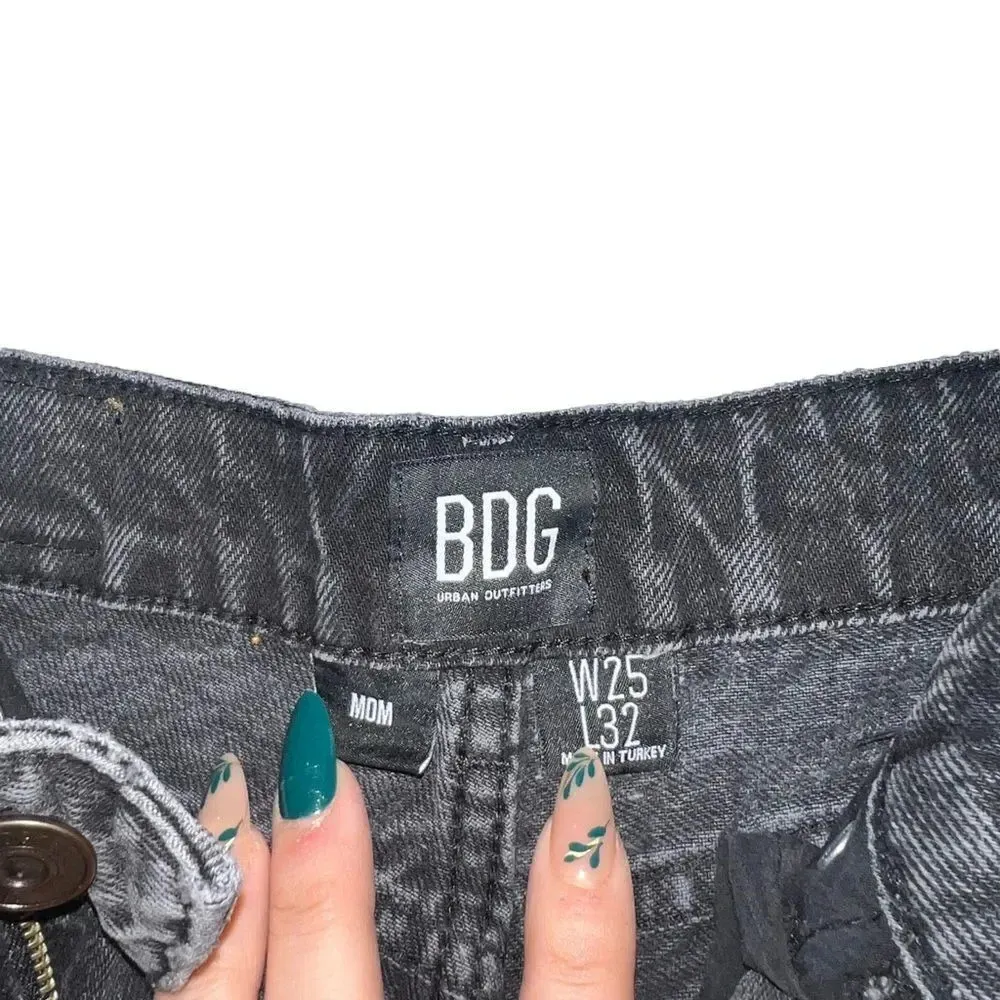 BDG‎ Black High Rise Mom Jeans Size 25 - Image 5