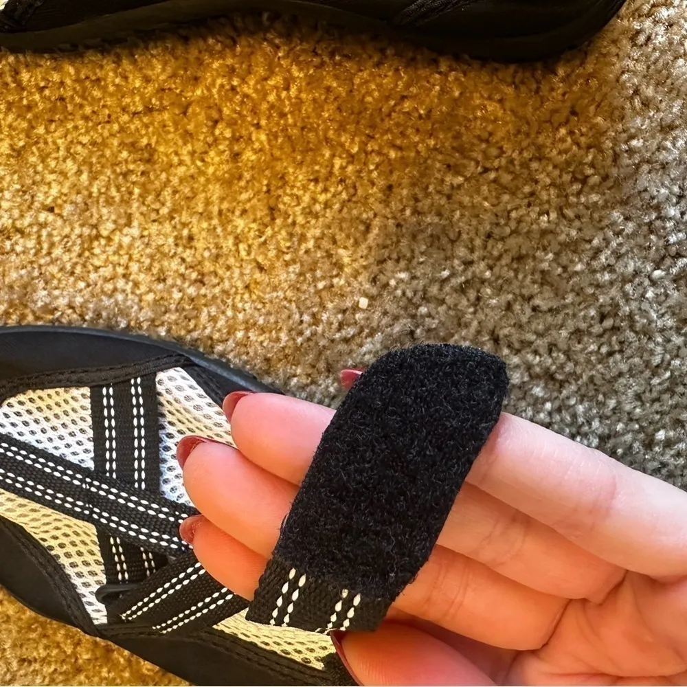 Wave Zone Black Athletic Swim Shoes Size 8 - Image 4