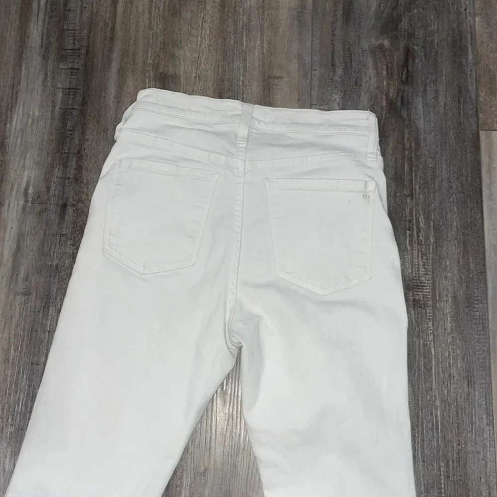 Madewell 10" High-Rise Skinny Crop Jeans in Pure White: Button-Front Edition 26 - Image 6