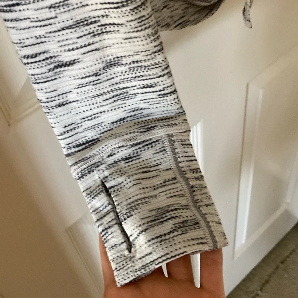 Lululemon Beat the Heat Long Sleeve Tie Back Top Tiger Space Dye Black White 6 - Image 6