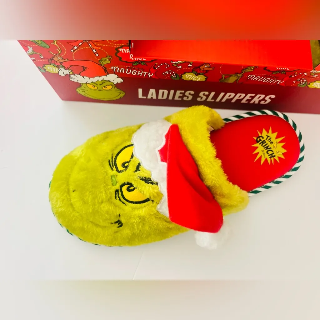 The grinch women’s slippers size 7/8 fits med size in the box - Image 2