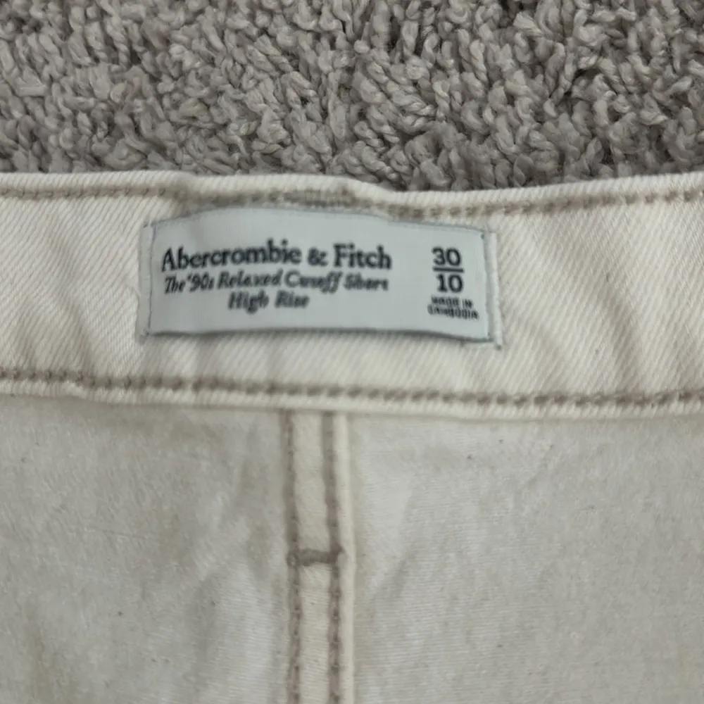 Abercrombie The 90s Relaxed Cutoff Shorts High Rise Sz 10/30 - Image 3