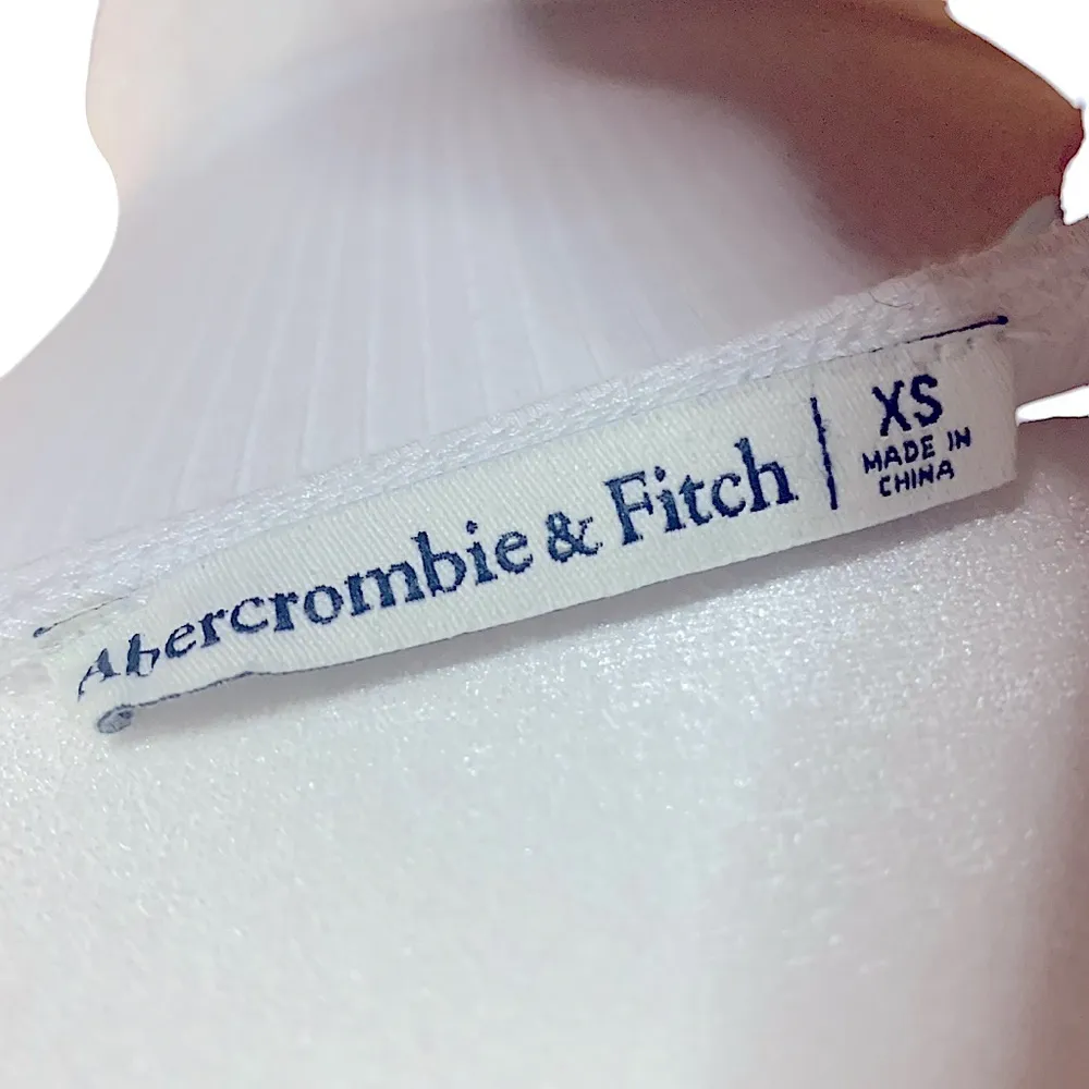 • Abercrombie puff sleeve crop top white xsmall - Image 4