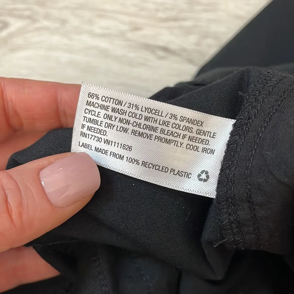 NWOT  Black Pleated Front Women's Zip Front Stretch Shorts Size 20W - Image 9