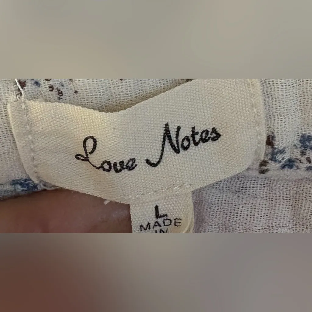 Love Notes Cream and Blue Patterned Button-Down Cropped Shirt‎ Size Large EUC - Image 4