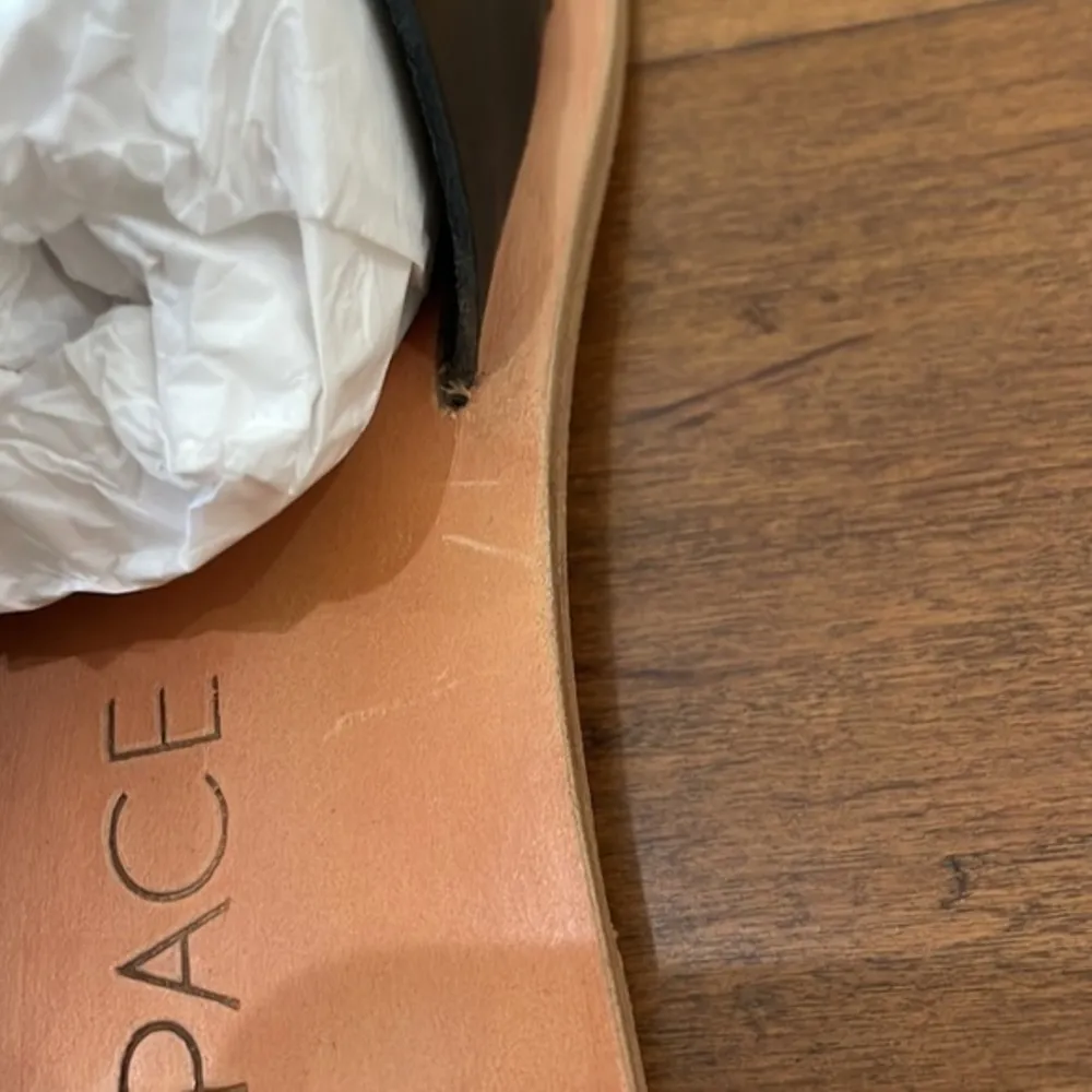 L Space Laguna Black Leather Sandals - NWOB - Image 8