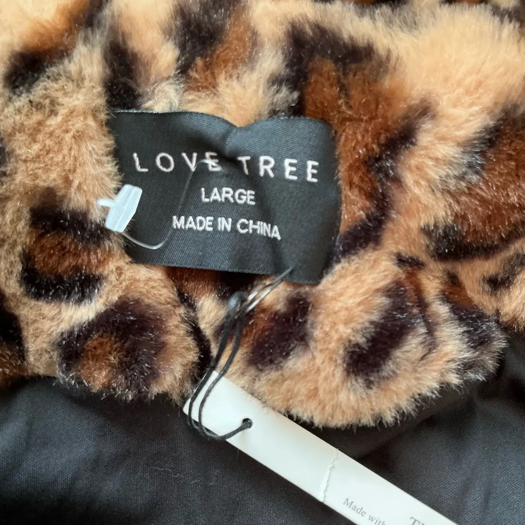 Nice soft warm faux fur jacket🐆 - Image 12
