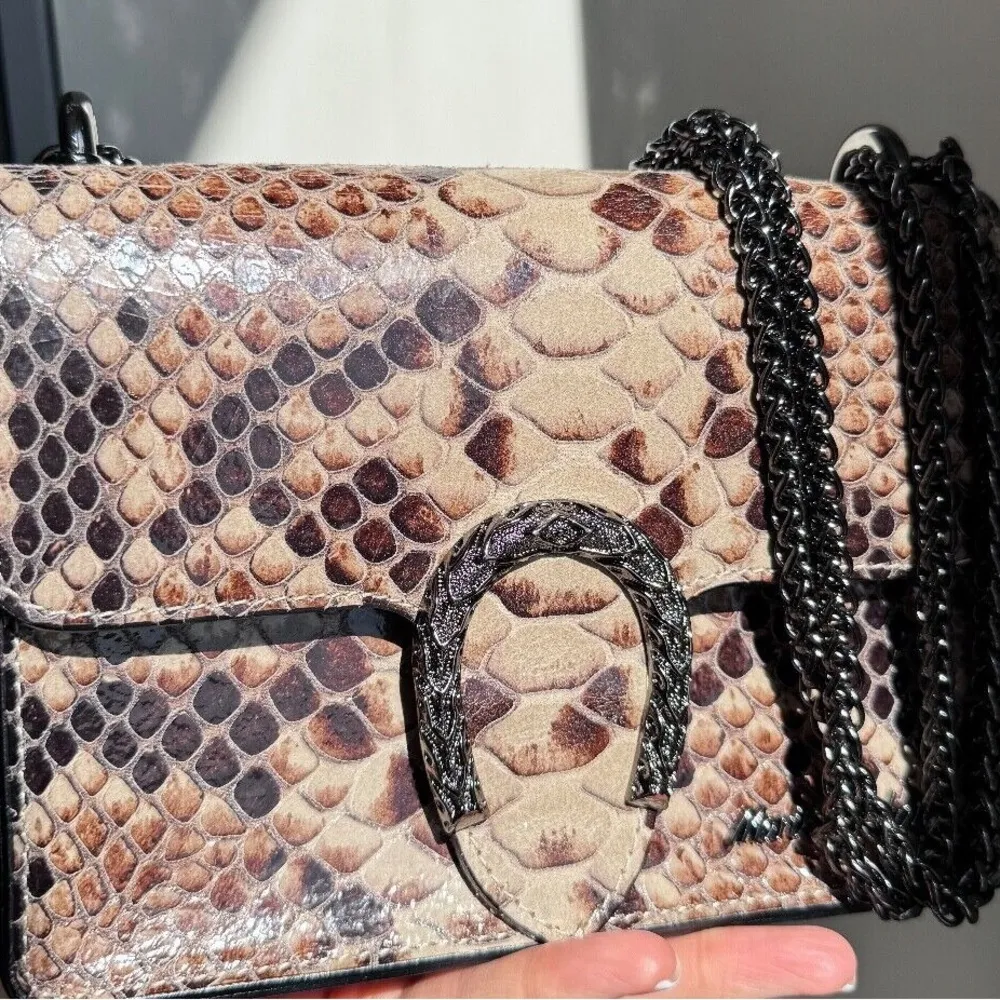 Vera Pelle Snake Print Leather Metal black chain crossbody Italy bag - Image 2