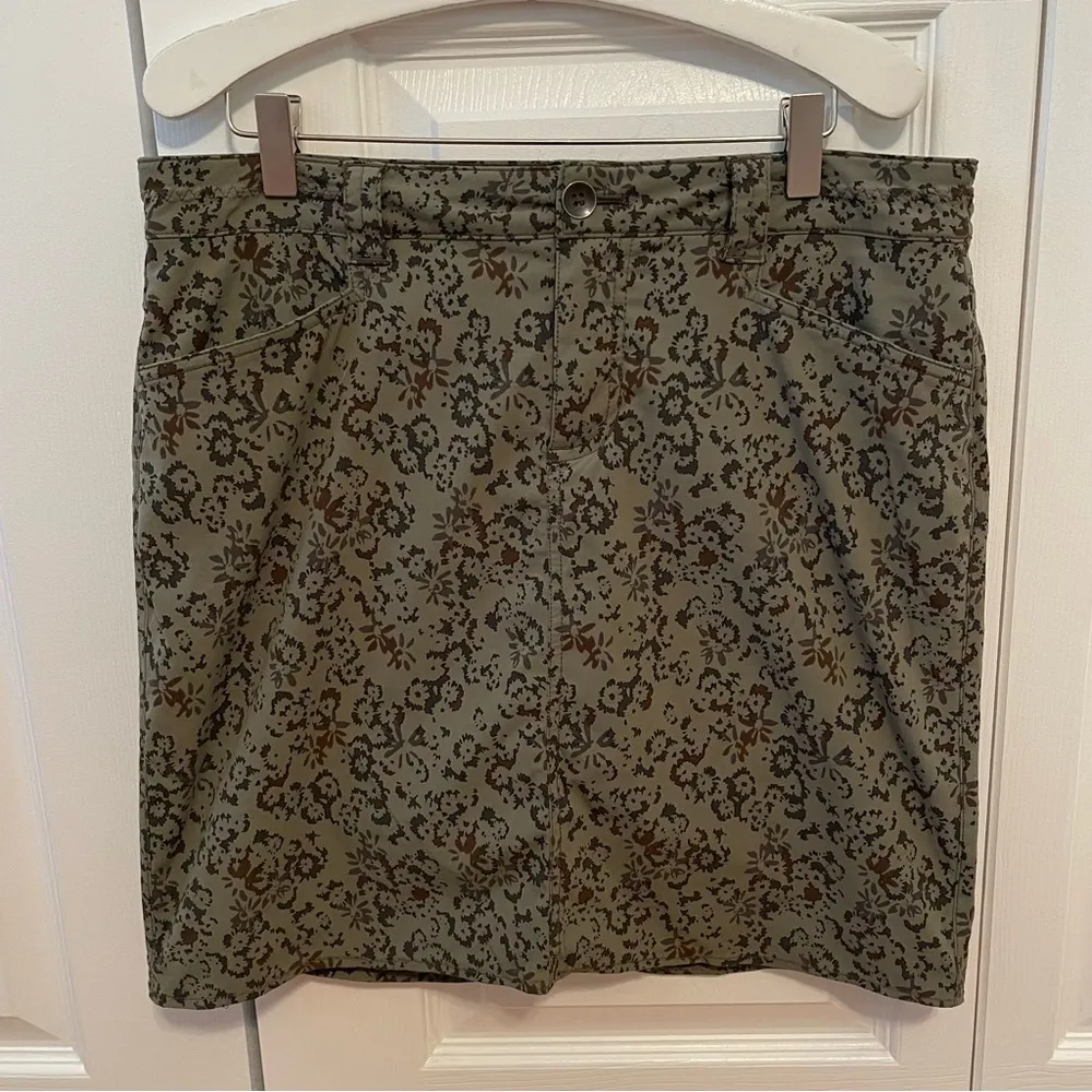 Eddie Bauer Women's Travex Floral Print Skort - Image 2