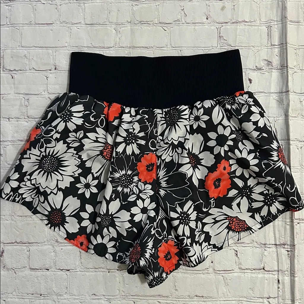 Free People Movement NWT Carpe Diem Floral Athletic Shorts XL 2.5” Black White - Image 6