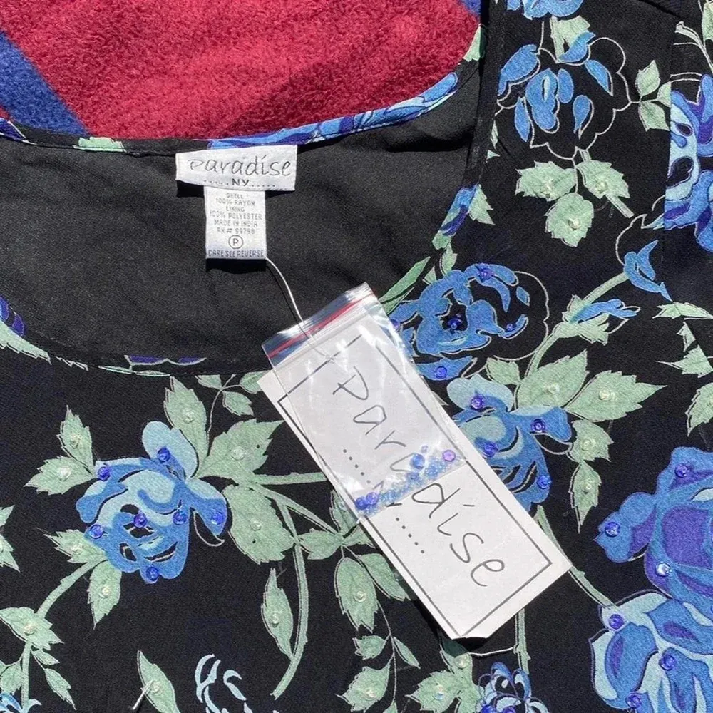 NWT Paradise NY floral fit and flare short sleeve dress
Women’s petite Black Size undefined - Image 2