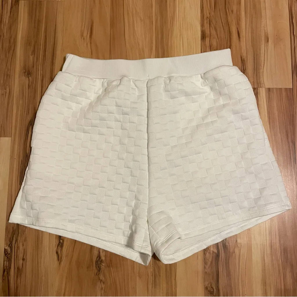 Paper Crane White Quilted Sweater/Shorts Set - Image 7