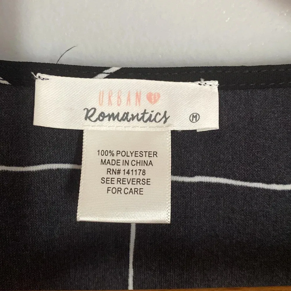 Urban Romantics Black & White Checkered Long Sleeve Button Up Blouse Size Medium - Image 5